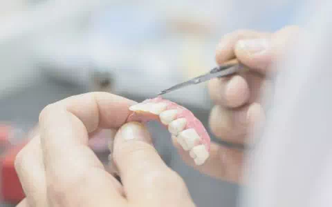 Robienie sztucznych zębów